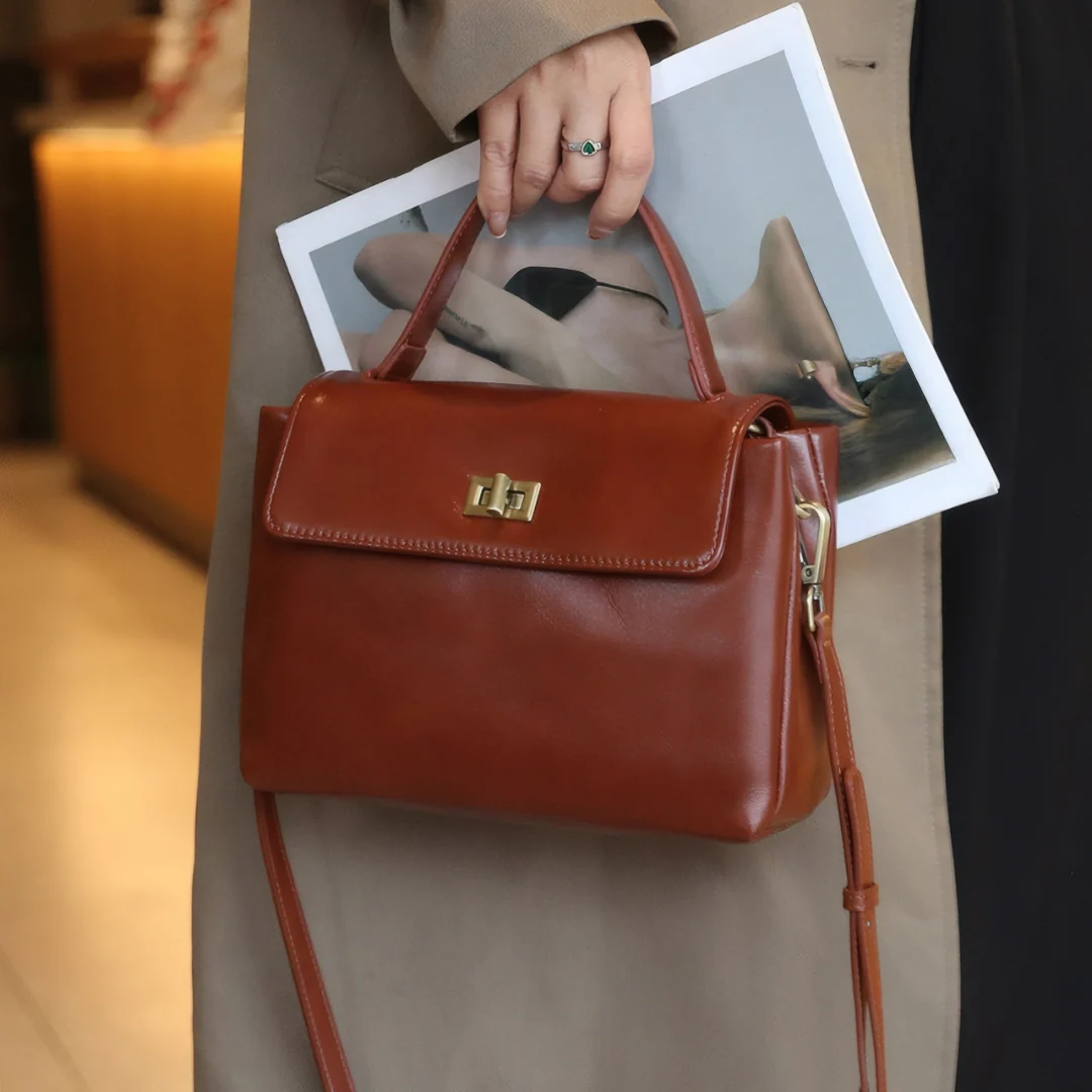 Evora Shoulder Bag - Image 18