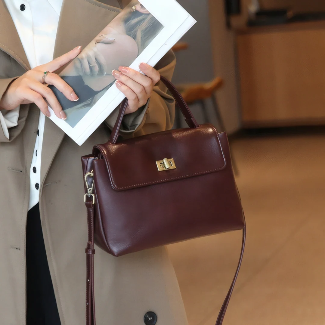 Evora Shoulder Bag - Image 23
