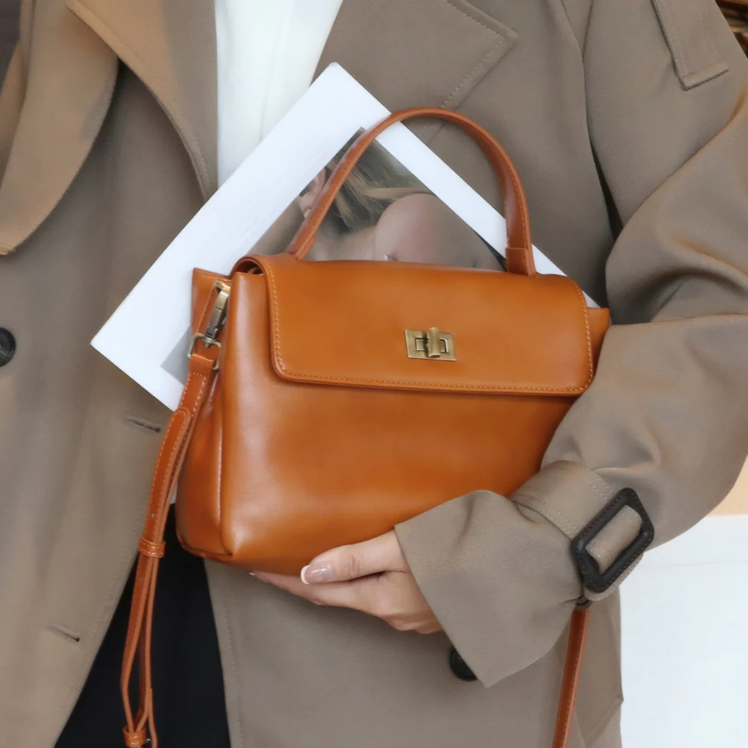 Evora Shoulder Bag - Image 3